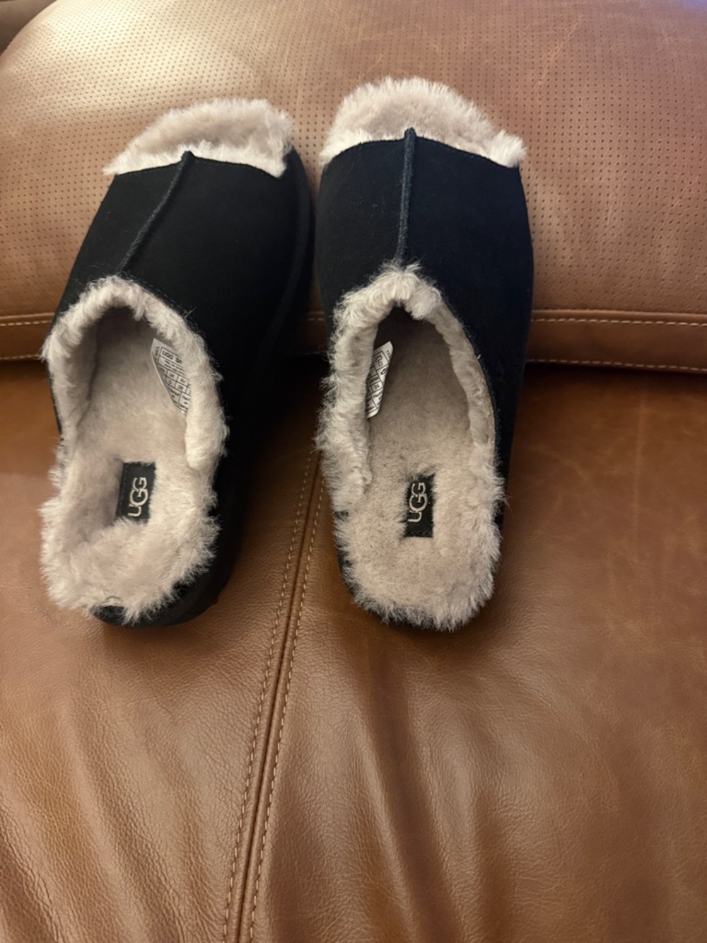 UGG Women Tan Shearling Slippers. Brand  New Size 7.